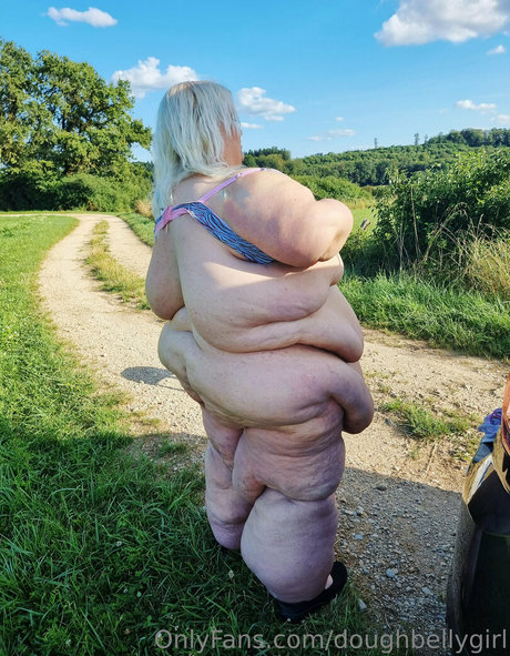doughbellygirl ポルノスター セックス 画像