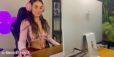 mysteriousmagsxxx 独占女優 ギャラリー