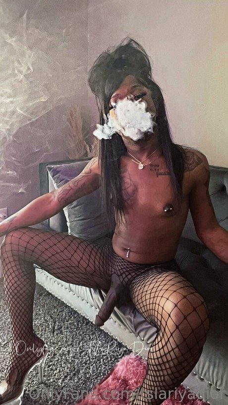 tslariyadior エロティックなモデル 写真
