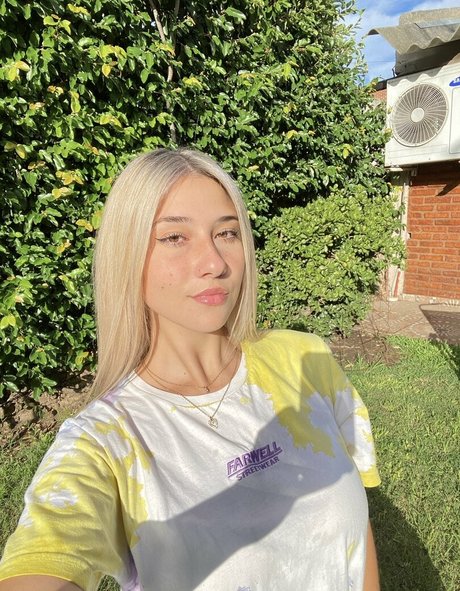 Yami Sanchez 裸のスター 写真