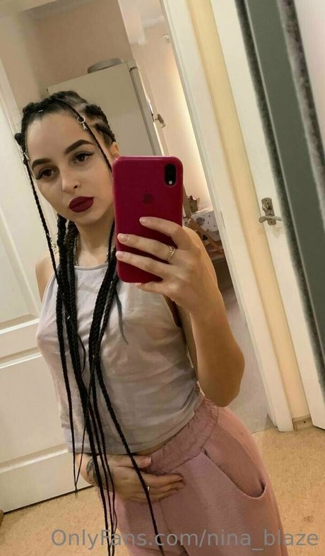 teenybabydolll セクシーなポルノスター 写真