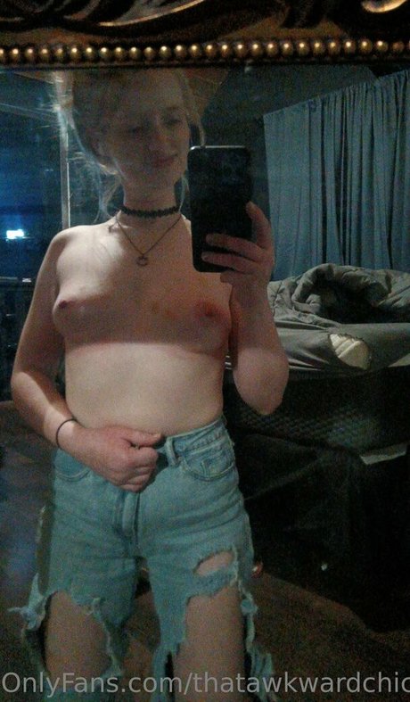 thatawkwardchickbecky ヌードのポルノスター 画像