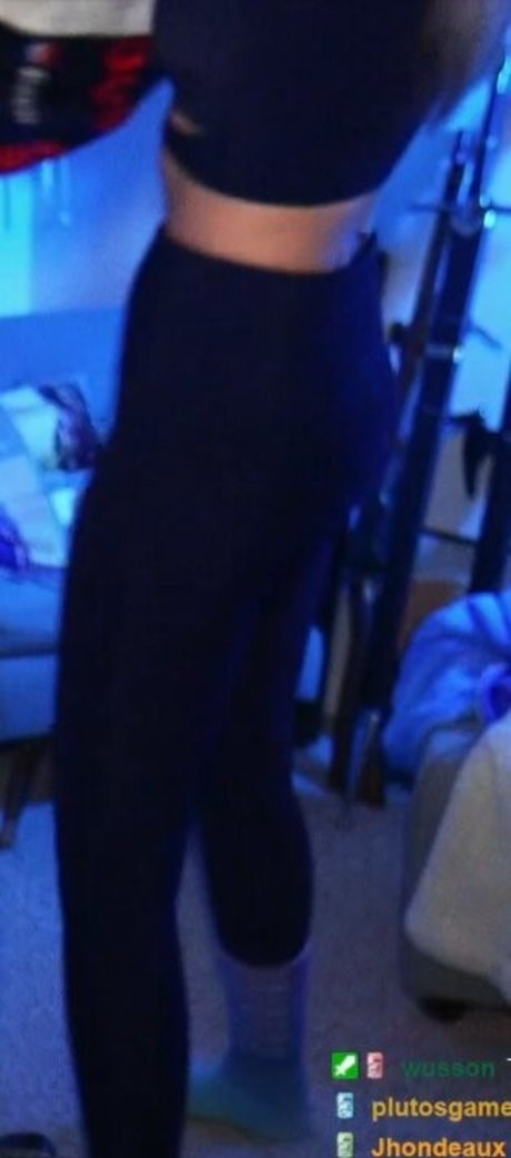 アジアンシャワー オンリーファンズ ホット裸 画像