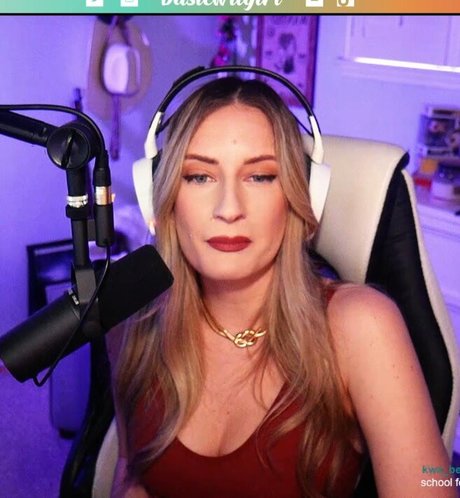 BasicWitGirl ポルノスター 写真