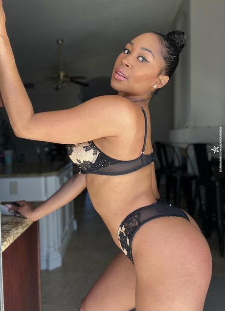 Ariane Andrew 美しいスター 写真