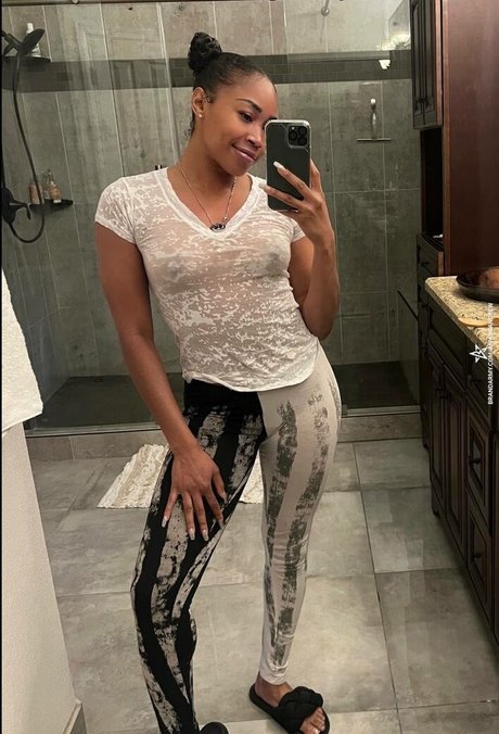 Ariane Andrew ヌードモデル 画像