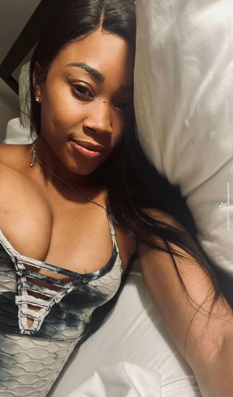 Ariane Andrew エロティック女優 写真