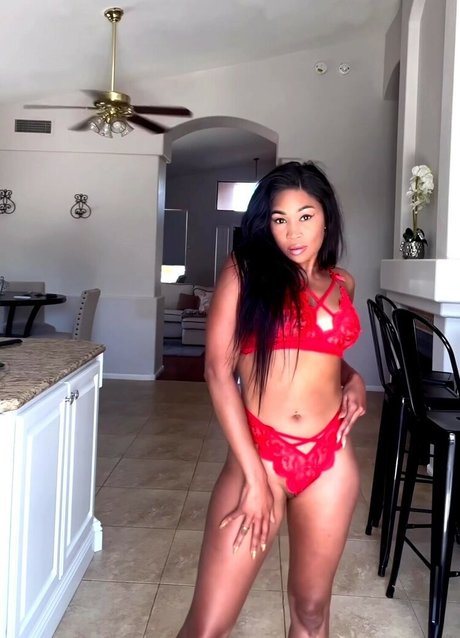 Ariane Andrew 高品質のポルノスター 写真