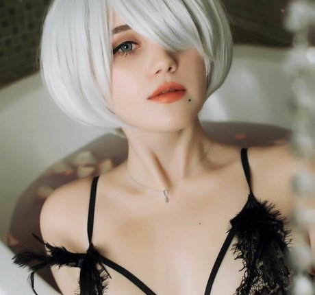 曲線美のクーガーオンリーファンズ アダルト 写真