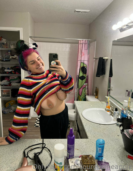 Souredpineapple ポルノスター 可愛い 写真