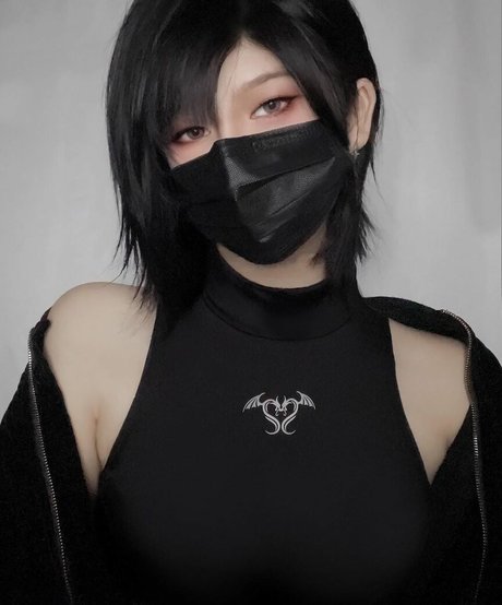 背の高い熟女オンリーファンズ アートポルノ 画像