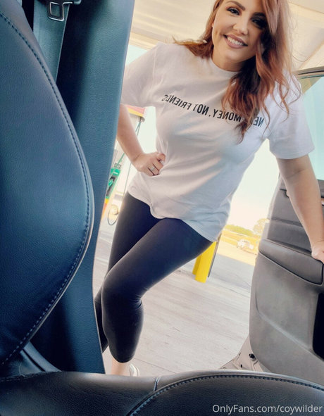 Coywilder 裸の女優 画像