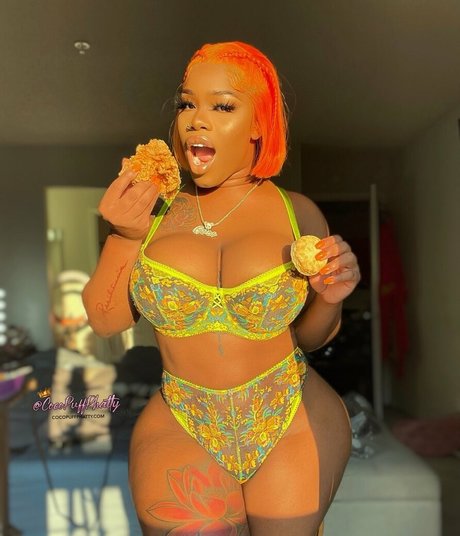 グローリーホール妻オンリーファンズ ホット裸 写真