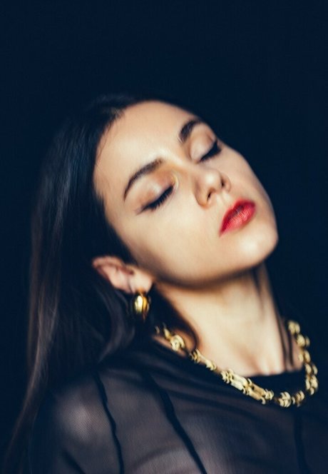 Nausicaa Yami ポルノスター 裸 写真