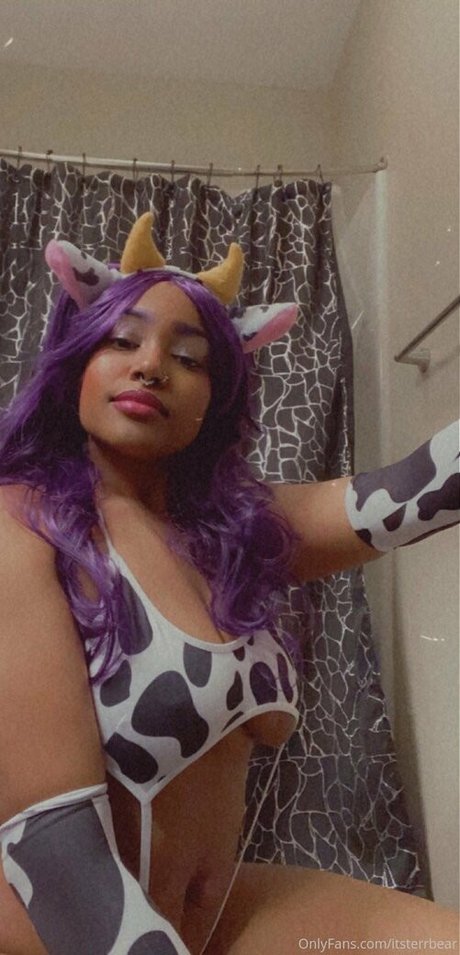 巨乳クーガーオンリーファンズ セクシーヌード 画像