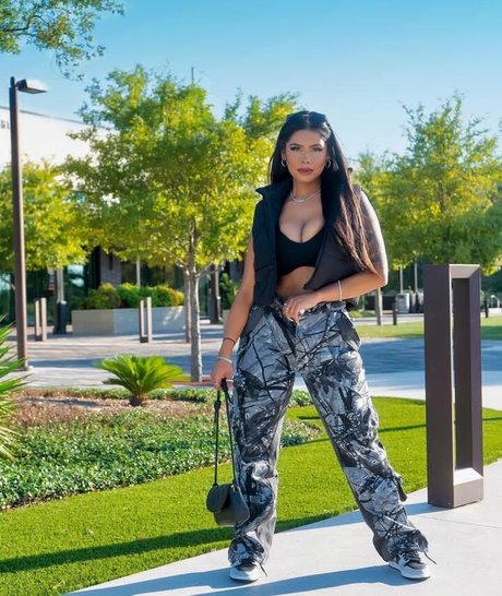 BBC フェムボーイ オンリーファンズ 美しいxxx ギャラリー