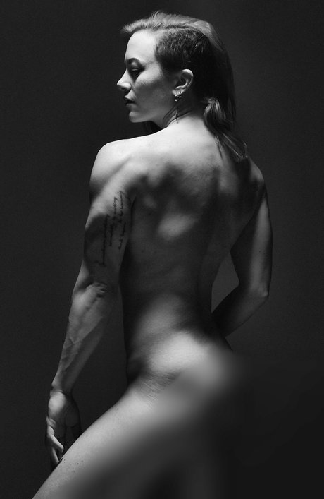 Claire Max アダルトモデル 写真