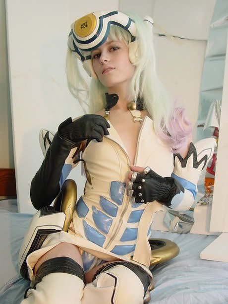 Claire Max top profile image