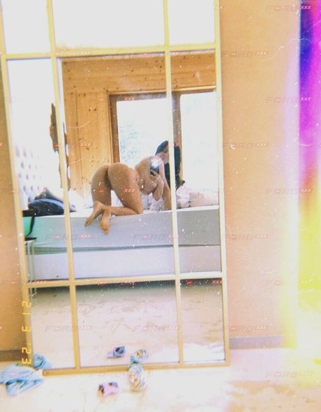ナチュラルポーグオンリーファン アート裸 写真