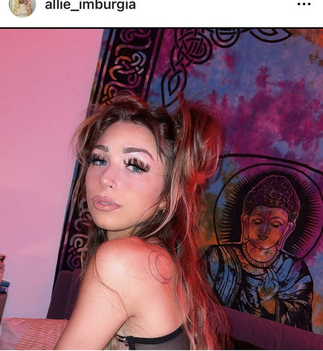 aliaremyinitials かわいいポルノスター 写真