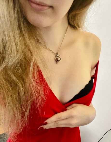 Qtiebuns ASMR ヌード女優 写真