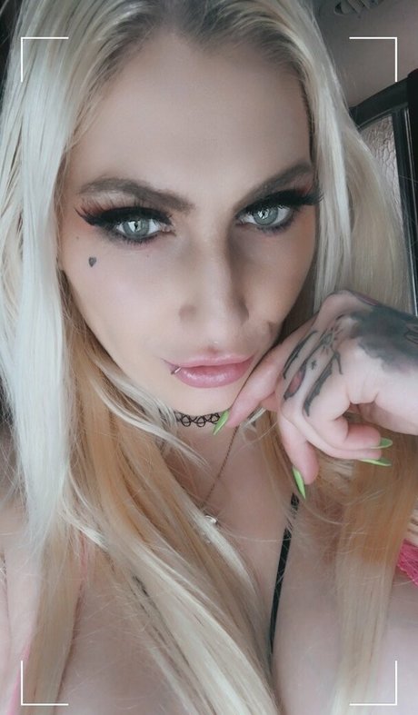 cherryrayxx エロティックなモデル 写真