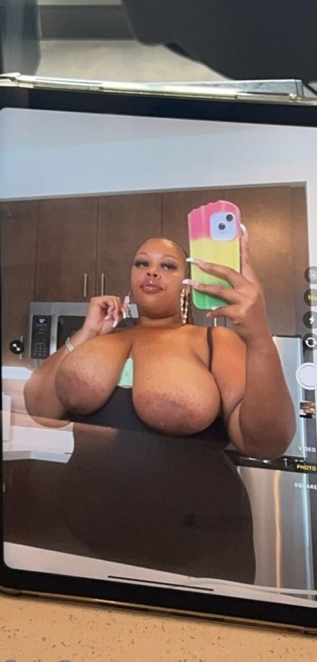 ラテン系熟女オンリーファンズ 可愛い 写真