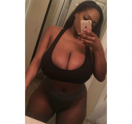 xris delarosa ポルノスター ヌード 画像