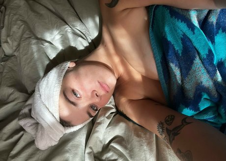 Serena Stone 独占モデル 写真