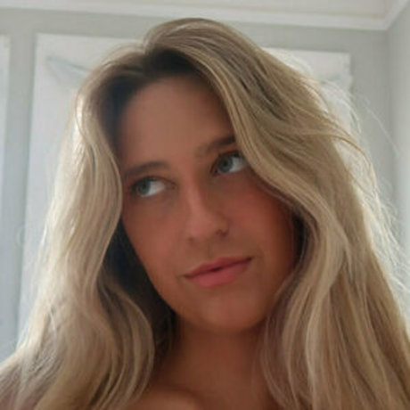 Taylor Hughes 美しいスター 写真