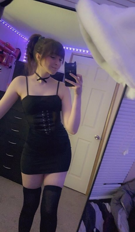 ブルネットのティーンオンリーファンズ トップ 写真