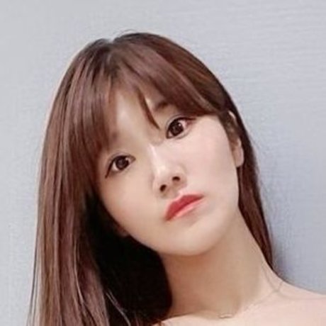 南アフリカのオンリーファンズ セクシー裸 画像