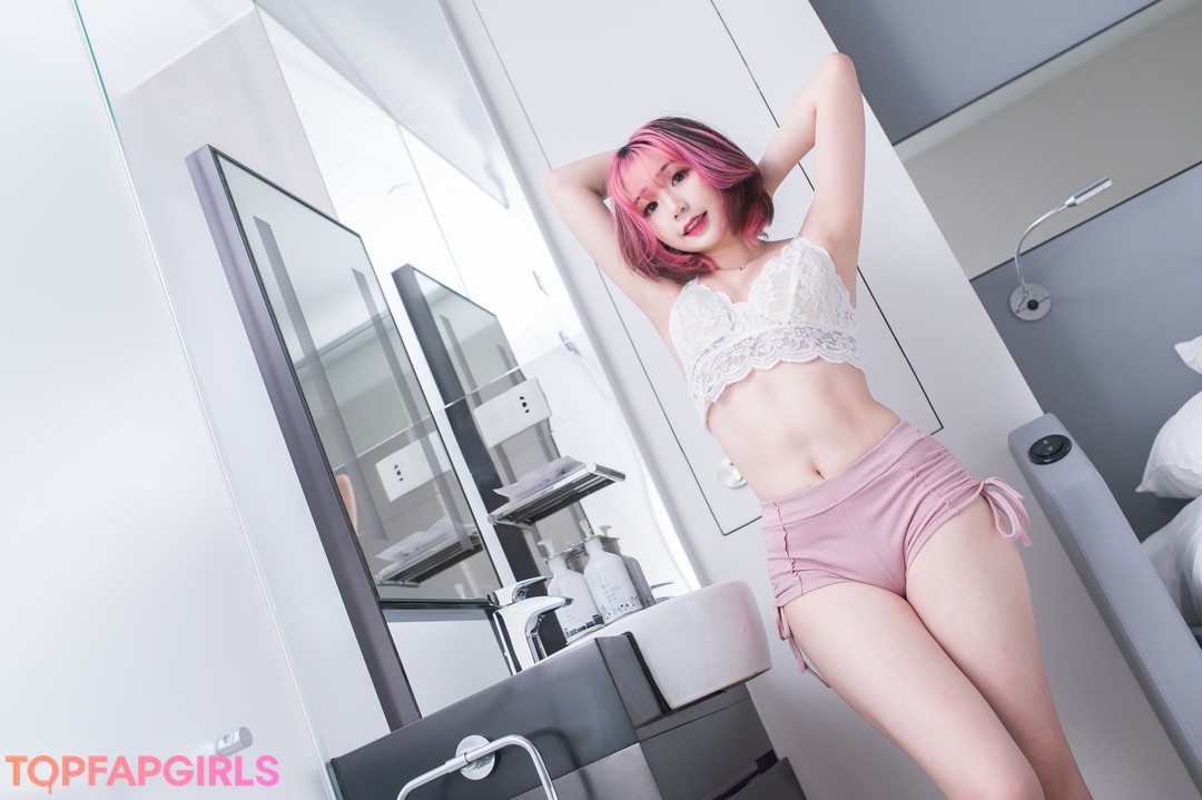 アジアンシスターオンリーファンズ セクシーヌード 画像