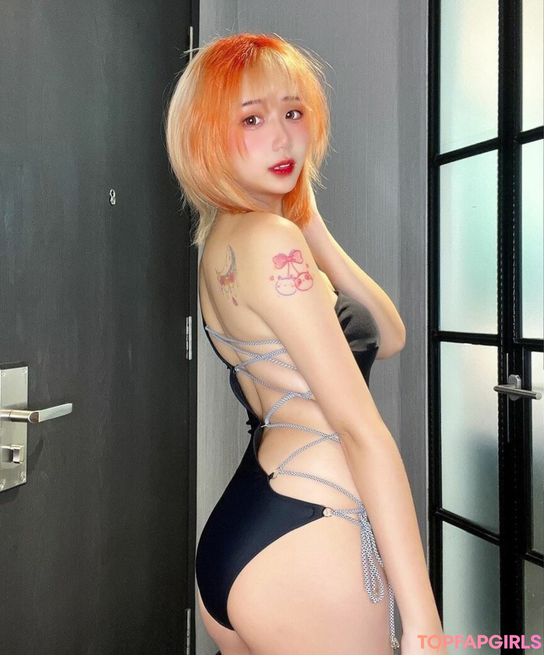 Akaei Ray 裸の女優 写真