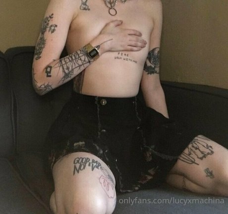 lucyxmachina ポルノスター ヌード 画像