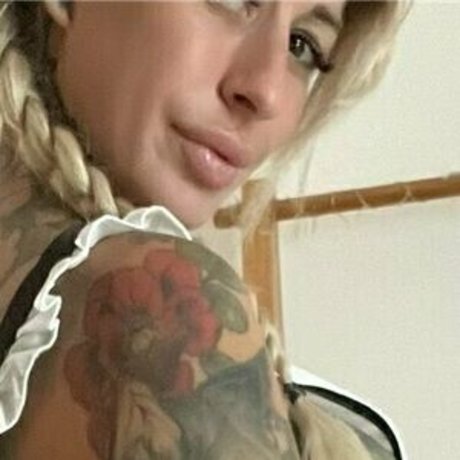 inkedsns エロティックなポルノスター 写真