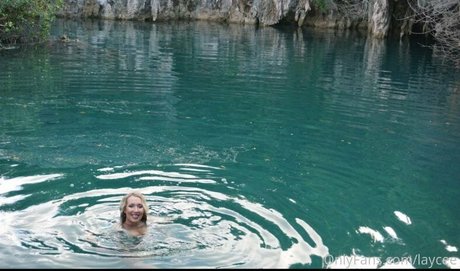 手コキ 主観視点 オンリーファンズ ポルノグラフィック 画像