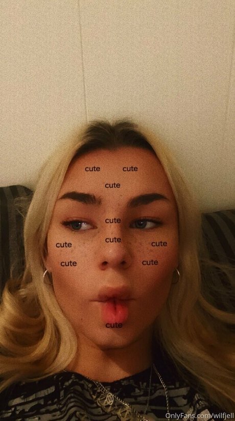 スキニーオンリーファンズ セクシーヌード 写真
