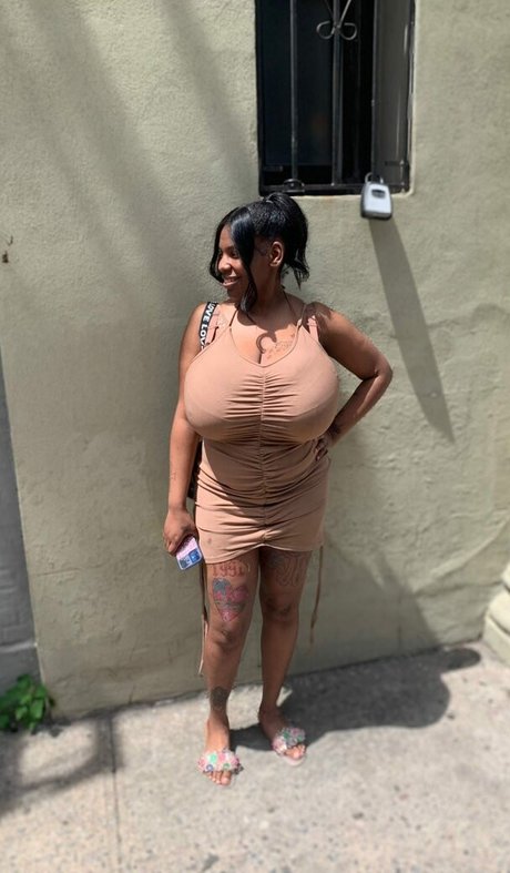 QuanaStevens セクシーモデル 写真