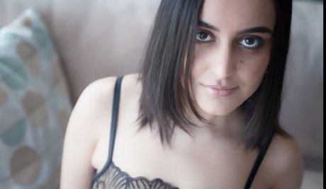 Yasmeena 高品質のポルノスター 画像