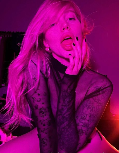 larafrosty ホット女優 画像