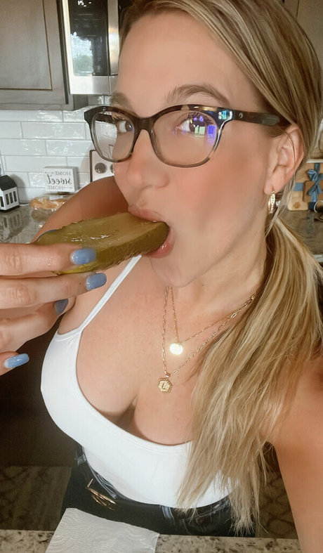 茶色の目のキティオンリーファンズ アートxxx ギャラリー