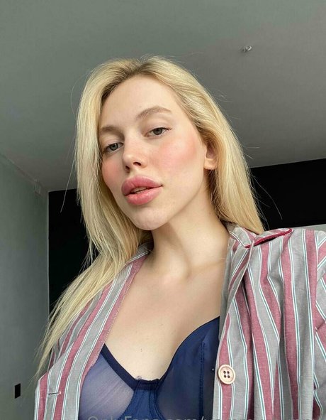かわいいオンリーファンズ セクシー裸 写真