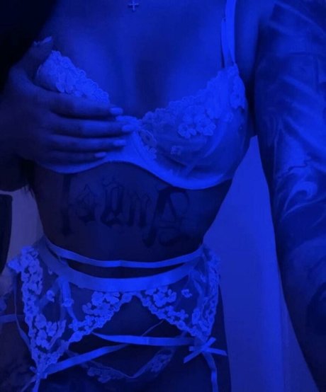 Chalina I ポルノモデル 写真