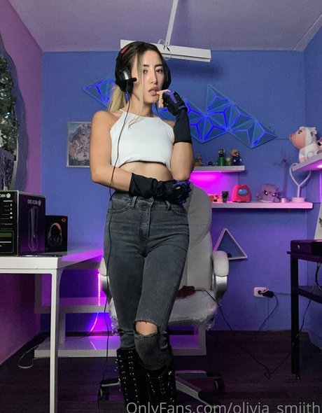 oliviasmiithfree ヌード女優 写真