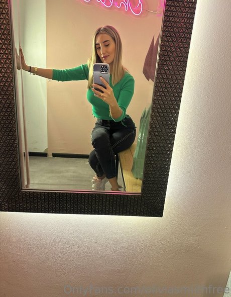 oliviasmiithfree ポルノスター 裸 写真
