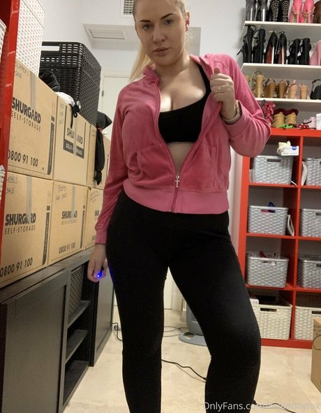 dollyfoxvip アートスター 写真