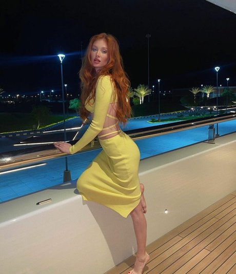 ランジェリーヌードオンリーファンズ 裸 画像