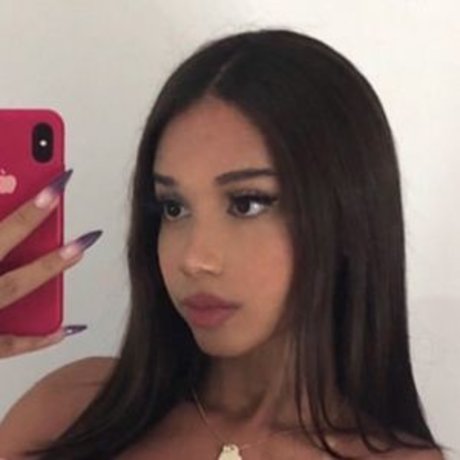 Twayla Venti アダルトモデル 写真