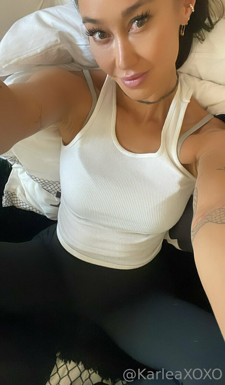 茶色の目のキティオンリーファンズ セクシーヌード 写真